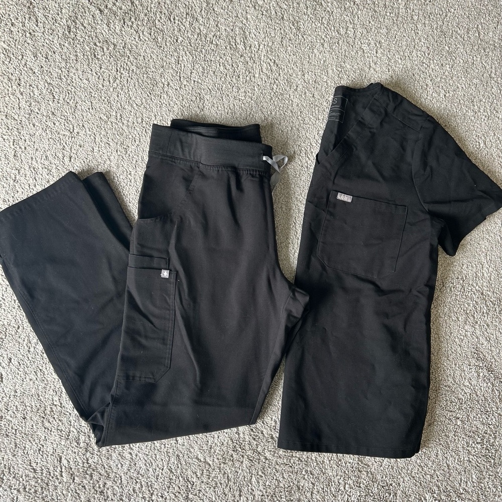 Figs Black Scrub Set